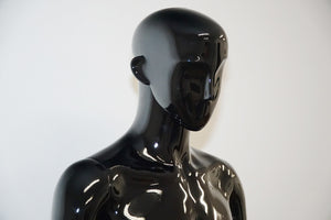 MANNEQUINS & DRESSFORMS
